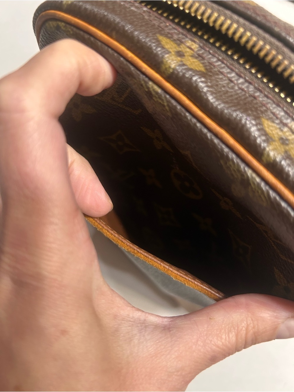 Authentic Louis Vuitton Brown Monogram Crossbody Bag with flaw - Picture 6 of 16